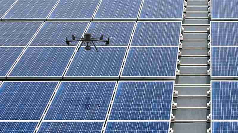 巨星国际以无人机搭配IR Sensor热显像技术进行全方面模块健检，，，有效降低人力成本并提升发电量