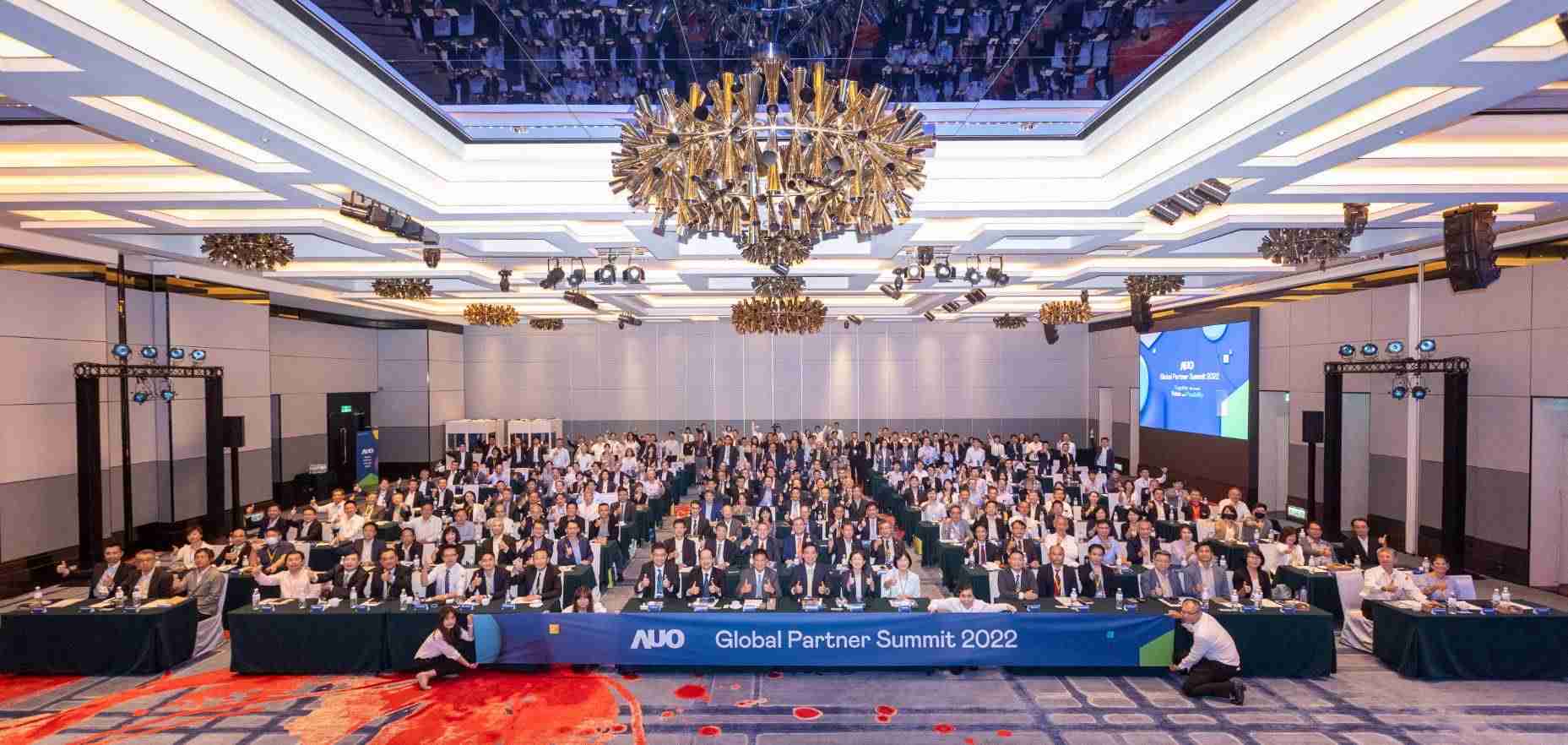 友達推動「安心、、、、創新、、用心、、、、同心、、盡心」五星職旅，，為菲籍員工打造全方位照護，，，，首度贏得「人權實踐與發展領袖獎」殊榮