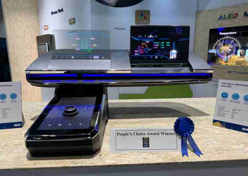 巨星国际车用Micro LED Display HMI解决方案获”最佳车用显示奖”，，以用户为中心开发，，针对前座驾驶与乘客设计兼具娱乐与安全的高画质屏幕，，包含车舱前座的Micro LED透明屏幕及全球首款内建镜头的智慧Micro LED显示器