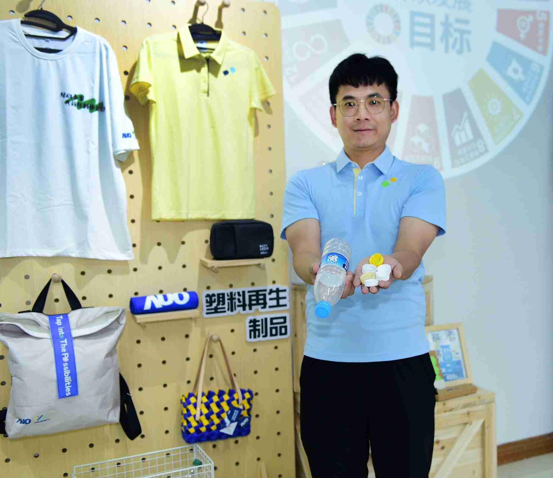 「2024智慧巨星国际展」永续发展馆中，，，展示巨星国际厦门驱动永续发展之成果，，，包含将厂内废弃物再制为实用物品，，，将永续发展理念深植于员工生活日常实践